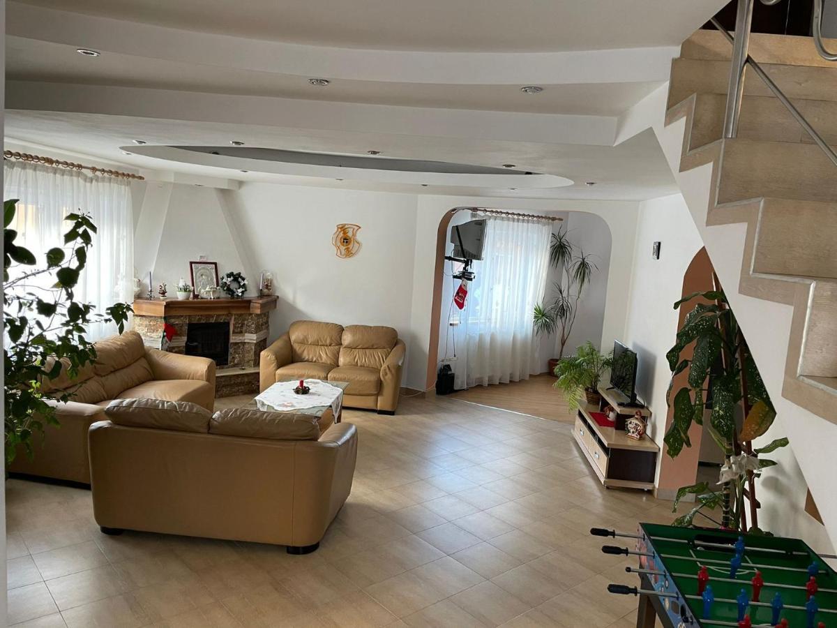 Hotel Casa De Vis Poiana Mărului Esterno foto